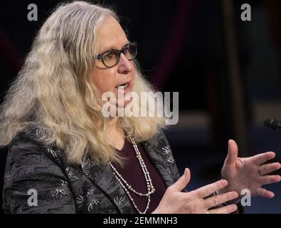 Washington, Usa. Februar 2021, 25th. Rachel Levine Speaksy während einer Anhörung des Ausschusses für Gesundheit, Bildung, Arbeit und Renten im Senat auf dem Capitol Hill in Washington am Donnerstag, den 24. Februar 2021. Pool Foto von Caroline Brehman/UPI Kredit: UPI/Alamy Live Nachrichten Stockfoto