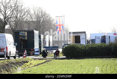 Dulmen, Deutschland. 22nd Feb, 2021. firo: 02/25/2021 Land und Leute, Dulmen, Tanzschule, Tankstelle Szene, Ludinghauser Straße, Dreharbeiten, Dreharbeiten für Spencer, Drehort für den Film 'Spencer', der sich um Prinzessin Diana und ihre Trennung vom Ehemann Prinz Charles drehen soll. Diana Schauspielerin Kristen Stewart, weltweite Nutzung Kredit: dpa/Alamy Live Nachrichten Stockfoto