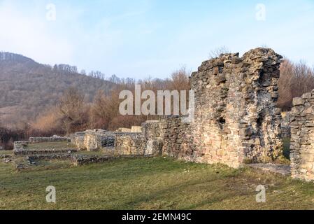 Die Ruinen des Paulinenklosters in Pilisszentlelek auf einer Sonniger Wintertag Stockfoto