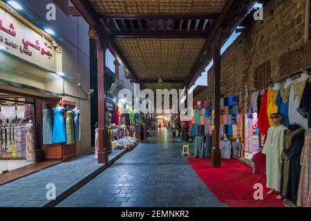 Der traditionelle arabische Basar im Dubai Old Souq, DUBAI Vereinigte Arabische Emirate. Stockfoto