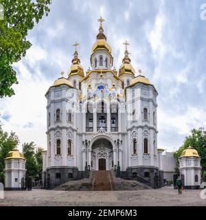 Charkiw, Ukraine 07,15.2020. Kirche der Heiligen Myrrrhe-gebärenden Frauen in Charkiw, Ukraine an einem Sommertag Stockfoto