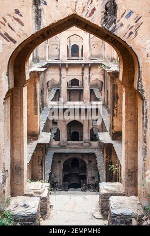 Blick auf die Rani Ki Baoli, Schritt gut, in Neemrana, Indien Stockfoto