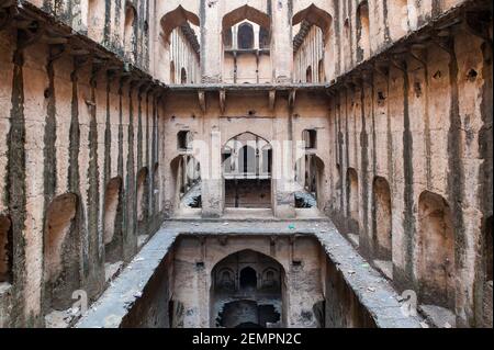 Blick auf die Rani Ki Baoli, Schritt gut, in Neemrana, Indien Stockfoto