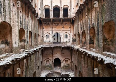 Blick auf die Rani Ki Baoli, Schritt gut, in Neemrana, Indien Stockfoto