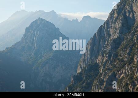 Desfiladero de La Hermida, Río Deva, Kantabrien. Stockfoto