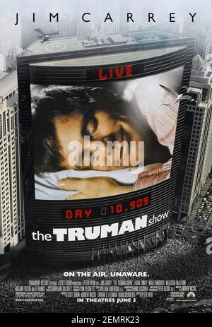 The Truman Show (1998) Regie: Peter Weir mit Jim Carrey, Ed Harris und Laura Linney. Fantastische Komödie über einen Versicherungsverkäufer, der sein ganzes Leben entdeckt, wird als Reality-TV-Show gefilmt. Stockfoto