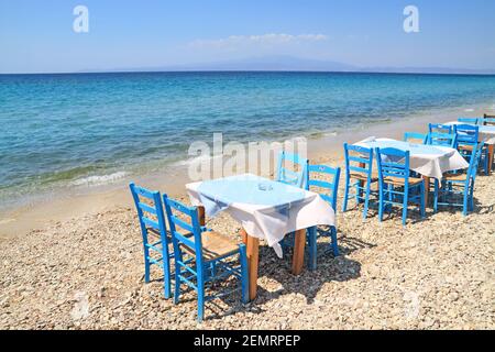 Typisch griechische Taverne - Cafe, an der ägäis Stockfoto