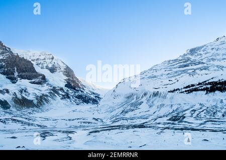 Winteransicht des Athabasca Gletschers in der kanadischen Rocky Mountains Stockfoto