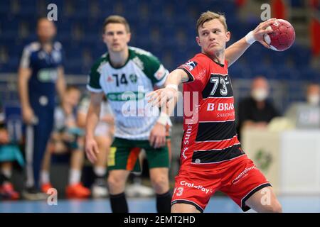 Hannover, Deutschland. Februar 2021, 25th. Handball: Bundesliga, TSV Hannover-Burgdorf - MT Melsungen, Matchday 9 in der ZAG Arena. Melsungen Timo Kastening wirft auf das Tor. Quelle: Swen Pförtner/dpa/Alamy Live News Stockfoto