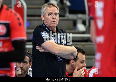 Hannover, Deutschland. Februar 2021, 25th. Handball: Bundesliga, TSV Hannover-Burgdorf - MT Melsungen, Matchday 9 in der ZAG Arena. Melsungen Trainer Gudmundur Gudmundsson ist am Rande. Quelle: Swen Pförtner/dpa/Alamy Live News Stockfoto