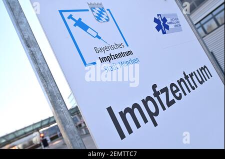 München, Deutschland. Februar 2021, 25th. Thema Bild Corona Impfzentrum. Melden Sie sich beim Corona Impfzentrum in München an der Messe, Bayerisches Impfzentrum Stadt München. Quelle: dpa/Alamy Live News Stockfoto