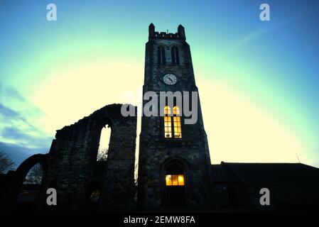 Kilwinning Abbey ist eine ruinierte Abtei im Zentrum der Stadt Kilwinning, North Ayrshire.Schottland, Großbritannien Stockfoto