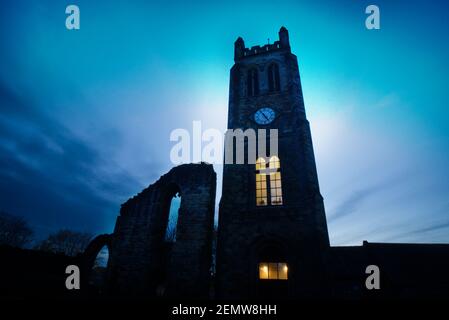 Kilwinning Abbey ist eine ruinierte Abtei im Zentrum der Stadt Kilwinning, North Ayrshire.Schottland, Großbritannien Stockfoto