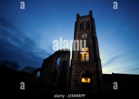 Kilwinning Abbey ist eine ruinierte Abtei im Zentrum der Stadt Kilwinning, North Ayrshire.Schottland, Großbritannien Stockfoto