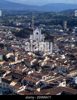 Italien. Florenz. Blick auf die Stadt mit der Basilika Santa Croce. Stockfoto