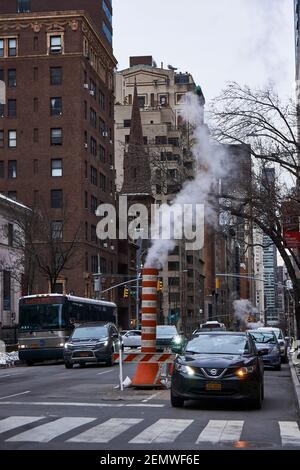Hochdruck-Dampfleitungen Leck auf Madison Avenue in Manhattan Stockfoto