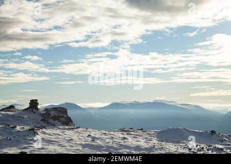 Blick nach Süden vom Gipfel des Corbett Meall Dubh Richtung Ben Nevis Stockfoto