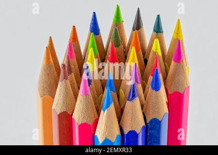 Gruppe von mehrfarbigen Farbstiften Stockfoto
