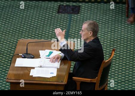 Austin, Texas, USA 25. Februar 2021: Bill Magness, Präsident und CEO des Electric Reliability Council of Texas (ERCOT), bezeugt vor dem Texas Senate Business and Commerce Committee die Rolle seiner Agentur bei der Katastrophe in der vergangenen Woche, bei der ein Großteil von Texas während eines einwöchigen Wintersturms ohne Strom war. Kredit: Bob Daemmrich/Alamy Live Nachrichten Stockfoto