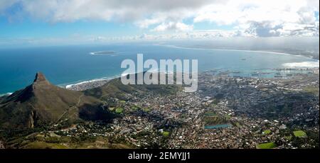 Blick auf Kapstadt und Robben Island in der Ferne Vom Tafelberg Stockfoto