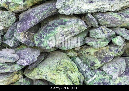 Jadeit Steinmauerwerk und natürliche Schutt Stein Textur Stockfoto