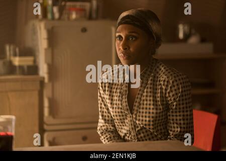 VERÖFFENTLICHUNG: 5. März 2021 TITEL: Chaos Walking STUDIO: Lionsgate REGIE: Doug Liman PLOT: Eine dystopische Welt, in der es keine Frauen gibt und alle Lebewesen die Gedanken der anderen in einem Strom von Bildern, Worten und Geräuschen hören können, die als Rauschen bezeichnet werden. HAUPTROLLE: CYNTHIA ERIVO als Hildy. (Bild: © Lionsgate/Entertainment Pictures) Stockfoto