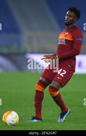 Rom, Latium. Februar 2021, 25th. Amadou Diawara von Roma in Aktion während des Europa League Fußballmatches ALS Roma gegen SC Braga im Olympiastadion in Rom, Italien, 25. Februar 2021. Fotografo01 Kredit: Unabhängige Fotoagentur/Alamy Live Nachrichten Stockfoto