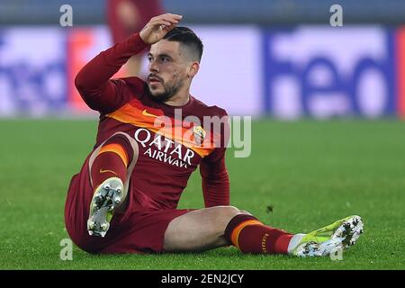Rom, Latium. Februar 2021, 25th. Carles Perez von Roma in Aktion während des Europa League Fußballmatches ALS Roma gegen SC Braga im Olympiastadion in Rom, Italien, 25. Februar 2021. Fotografo01 Kredit: Unabhängige Fotoagentur/Alamy Live Nachrichten Stockfoto