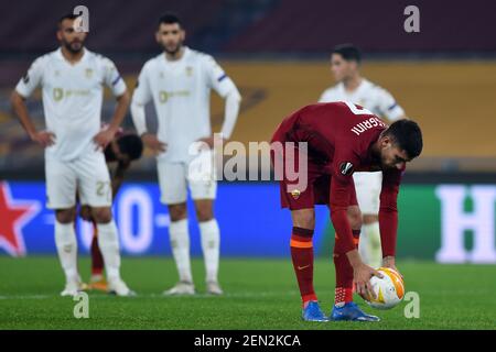 Rom, Latium. Februar 2021, 25th. Lorenzo Pellegrini von Roma in Aktion während des Europa League Fußballmatches ALS Roma gegen SC Braga im Olympiastadion in Rom, Italien, 25. Februar 2021. Fotografo01 Kredit: Unabhängige Fotoagentur/Alamy Live Nachrichten Stockfoto