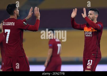 Rom, Latium. Februar 2021, 25th. 2/25/2021 - Carles Perez von Roma feiern nach dem Tor während des Europa League Fußballspiel ALS Roma gegen SC Braga im Olympiastadion in Rom, Italien, 25 Februar 2021. Fotografo01 (Foto: IPA/Sipa USA) Quelle: SIPA USA/Alamy Live News Stockfoto