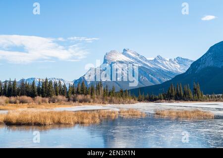 Schöne Aussicht auf die Vermilion Lakes, im Banff Nationalpark, Kanada Stockfoto