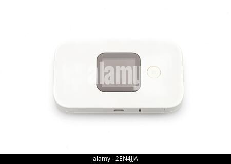 Ein weißes handliches tragbares Pocket WiFi-Gerät isolieren auf weißem Hintergrund. Stockfoto