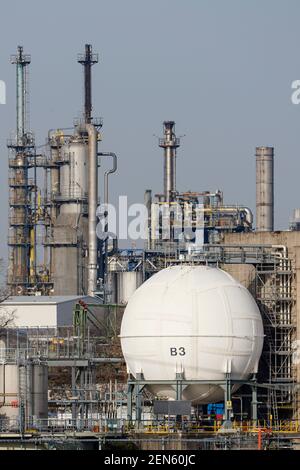 Ludwigshafen, Deutschland. Februar 2021, 24th. Gebäude auf dem Gelände des Chemieunternehmens BASF. Das Unternehmen wird seine Zahlen für das vergangene Geschäftsjahr am Freitag (Feb L 26, S. Quelle: Uwe Anspach/dpa/Alamy Live News Stockfoto