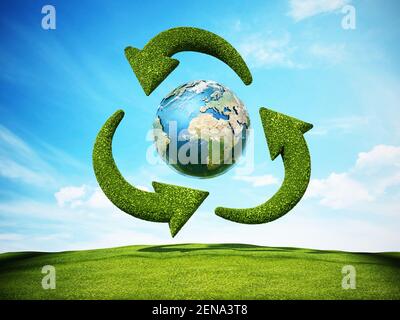 Drehen grüne Pfeile um die Erde Form Recycling-Symbol. 3D Abbildung. Stockfoto