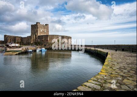 Carrickfergus, Nordirland- 21. Feb 2021: Das mittelalterliche Normand Castle in Carrickfergus Stockfoto