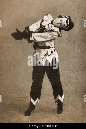 Balletttänzer & Choreograf Vaslav Nijinsky (1890-1950) in 'Petrouchka' (aka Petruschka) Geschrieben von Igor Strawinsky ) wurde in Kiew, Russland (jetzt in der Ukraine) geboren, hielt sich aber für polnisch, weil seine Eltern beide Polen waren. Er gilt von vielen als der größte männliche Tänzer des frühen 20th. Jahrhunderts. Während des Ersten Weltkrieges wurde er in Budapest, Ungarn, während des Ersten Weltkrieges interniert und blieb bis 1916 unter Hausarrest. Stockfoto