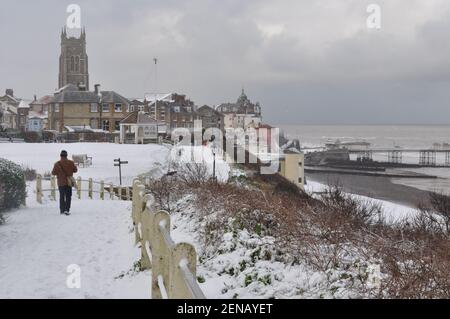 Ein verschneite Tag in Cromer, Norfolk, England, Großbritannien Stockfoto