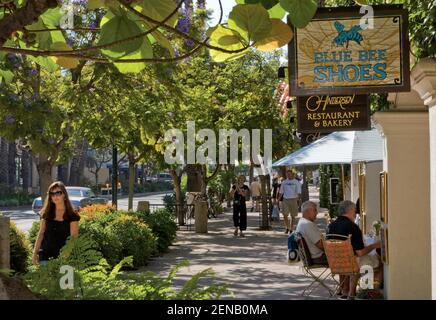 Fußgänger an der State Street, Santa Barbara, Kalifornien, USA Stockfoto