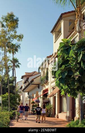 Fußgänger an der State Street, Santa Barbara, Kalifornien, USA Stockfoto