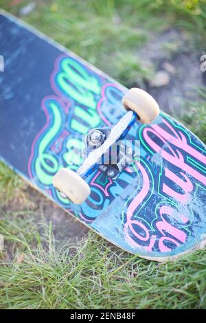 Skateboarder mittleren Alters im Clisssold Park Hackney Skatepark Stockfoto