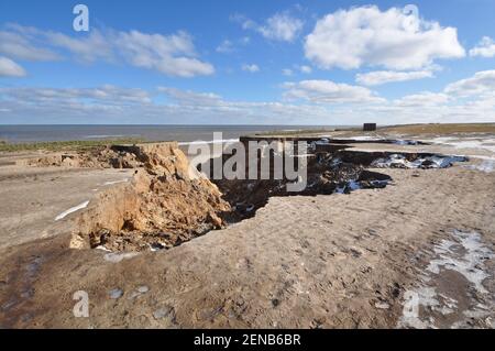 Küstenerosion in Happisburgh, Nordost-Norfolk, England, Großbritannien. Stockfoto