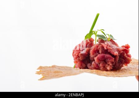 Rindertartare. Auf traditionelle Weise hergestellt Stockfoto