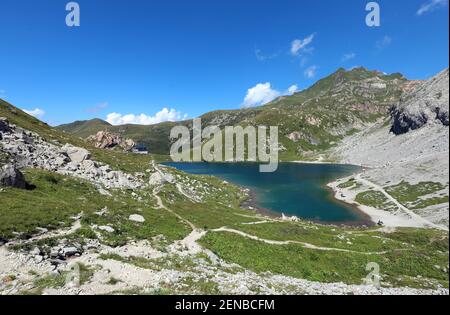 Blick auf die Berge an der Grenze zwischen Italien und Österreich ist der See namens Volaia SEE Stockfoto