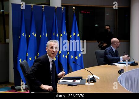 Brüssel, Belgien. Februar 2021, 26th. NATO-Generalsekretär Jens Stoltenberg nimmt an einer Videokonferenz zum Thema Sicherheit und Verteidigung und zur südlichen Nachbarschaft der EU mit europäischen Staats- und Regierungschefs am 26. Februar 2021 in Brüssel Teil. Quelle: ALEXANDROS MICHAILIDIS/Alamy Live News Stockfoto