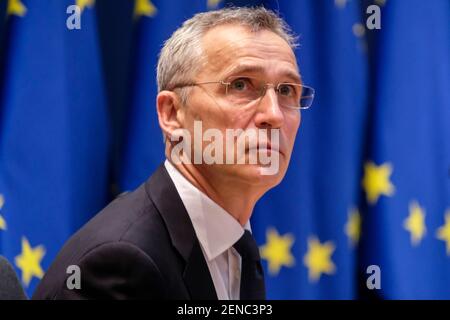 Brüssel, Belgien. Februar 2021, 26th. NATO-Generalsekretär Jens Stoltenberg nimmt an einer Videokonferenz zum Thema Sicherheit und Verteidigung und zur südlichen Nachbarschaft der EU mit europäischen Staats- und Regierungschefs am 26. Februar 2021 in Brüssel Teil. Quelle: ALEXANDROS MICHAILIDIS/Alamy Live News Stockfoto