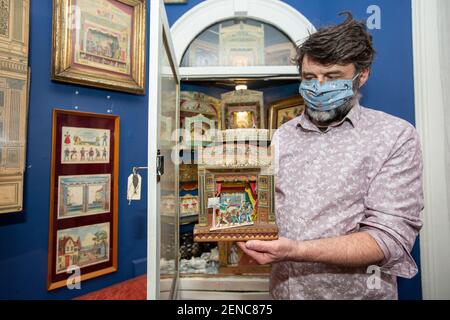 Pollock’s Toy Shop and Museum in Bloomsbury, London, das einen Crowdfunder ins Leben gerufen hat, um das Geschäft vor der endgültigen Schließung zu retten, London, Großbritannien Stockfoto