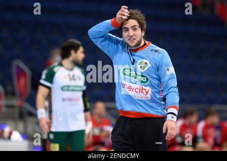 Hannover, Deutschland. Februar 2021, 25th. Handball: Bundesliga, TSV Hannover-Burgdorf - MT Melsungen, Matchday 9 in der ZAG Arena. Hannovers Torhüter Domenico Ebner zeigt sich. Quelle: Swen Pförtner/dpa/Alamy Live News Stockfoto