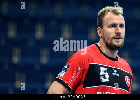 Hannover, Deutschland. Februar 2021, 25th. Handball: Bundesliga, TSV Hannover-Burgdorf - MT Melsungen, Matchday 9 in der ZAG Arena. Melsungen Julius Kühn ist auf dem Feld. Quelle: Swen Pförtner/dpa/Alamy Live News Stockfoto