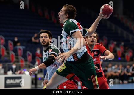 Hannover, Deutschland. Februar 2021, 25th. Handball: Bundesliga, TSV Hannover-Burgdorf - MT Melsungen, Matchday 9 in der ZAG Arena. Hannovers Veit Mävers wirft auf Tor. Quelle: Swen Pförtner/dpa/Alamy Live News Stockfoto