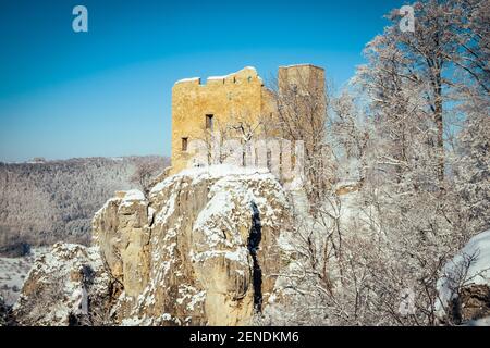 Blick auf das Schloss Reussenstein in Deutschland im Winter Stockfoto